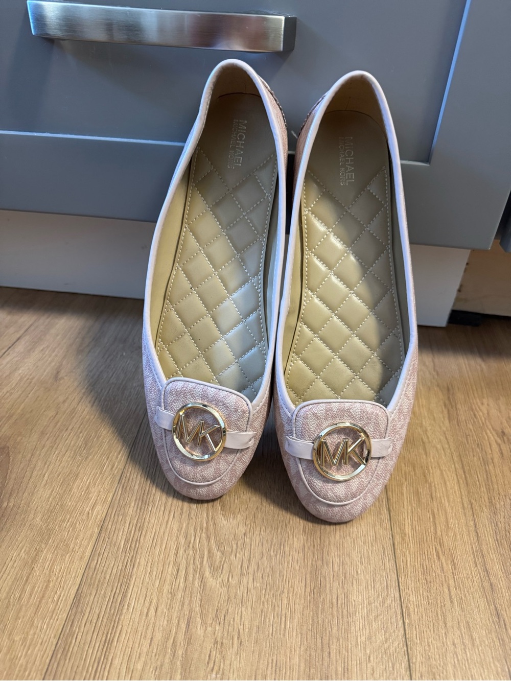 Michael Kors light Pink and Gold MK Logo Quilted Ballet Flats - Picture 5 of 8